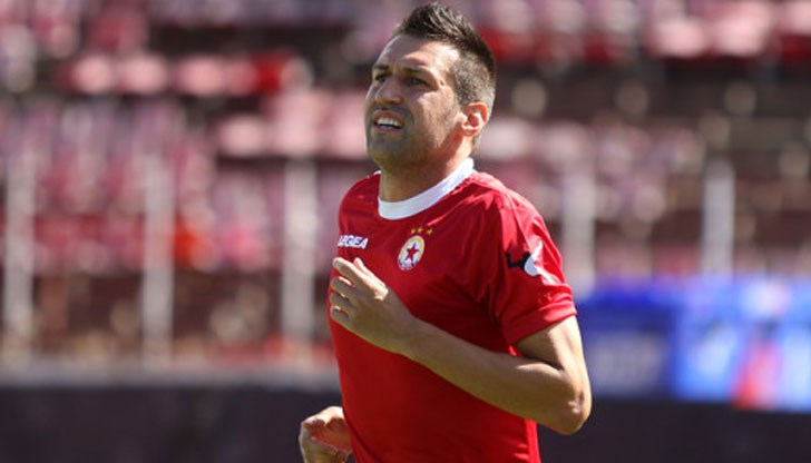 В момента футболистът се чувства добре