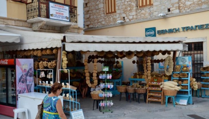 Не пускат наши туристи на пазар, носят им продуктите до паркинга Не пускат наши туристи на пазар, носят им продуктите до паркинга