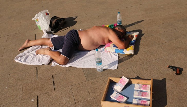 Мъжът днес определено събра одобрението на протестиращите заради оригиналния си подход Мъжът днес определено събра одобрението на протестиращите заради оригиналния си подход