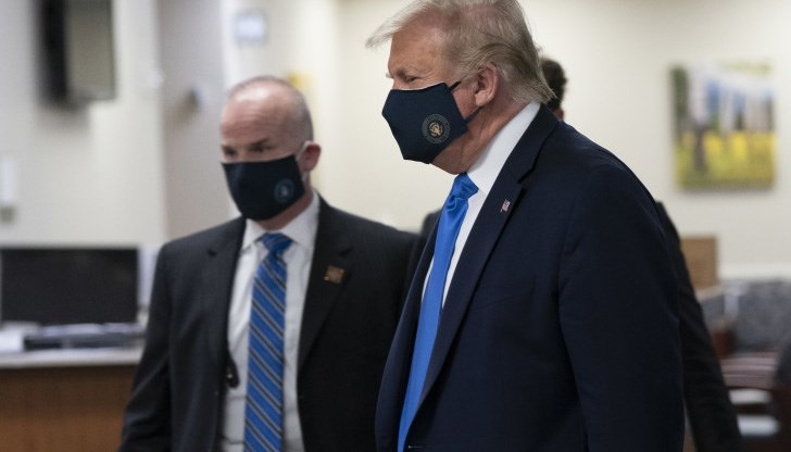 Президентът на САЩ се отказа от предишното си колебание срещу носенето на предпазни средства за лицето