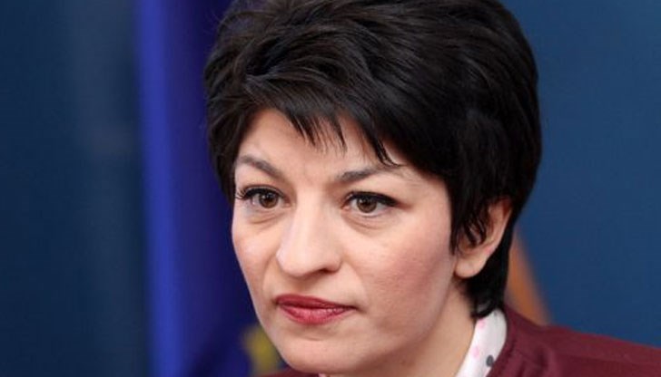 Атанасова завършва поста си с  #НеНиЕстрах"