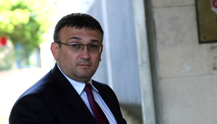 След главния прокурор Иван Гешев, бившият вече вътрешен министър Младен Маринов също стана докторант в ЮЗУ в Благоевград