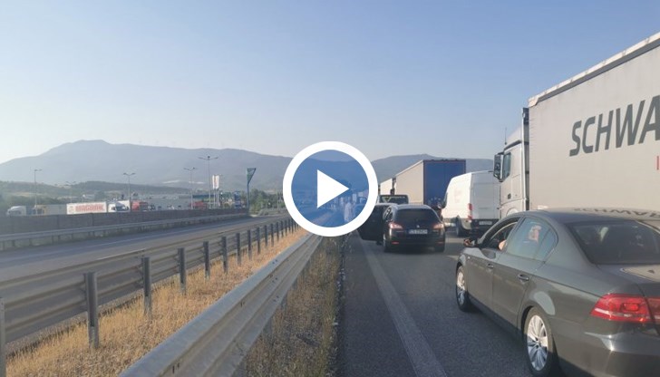 Движението се осъществява поетапно