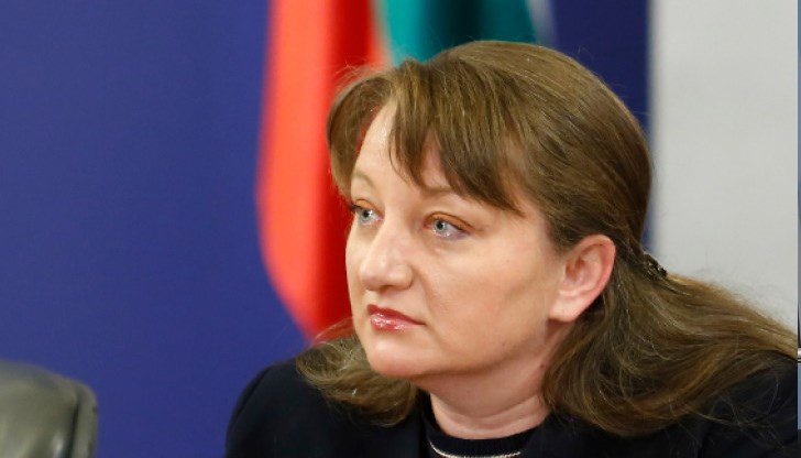 Сачева дойде на изслушване в Народното събрание, където заедно с други ресорни министри представи пред депутатите пакетът от социално-икономически мерки, който предложи правителството за преодоляване на негативните икономически последици от COVID-кризата