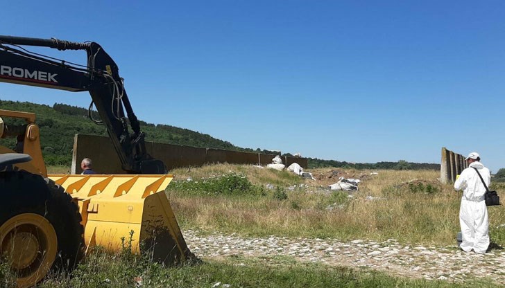 Подобни находки с опасен отпадък са открити и на 2 места край Плевен, както и в София в близост до Кремиковци