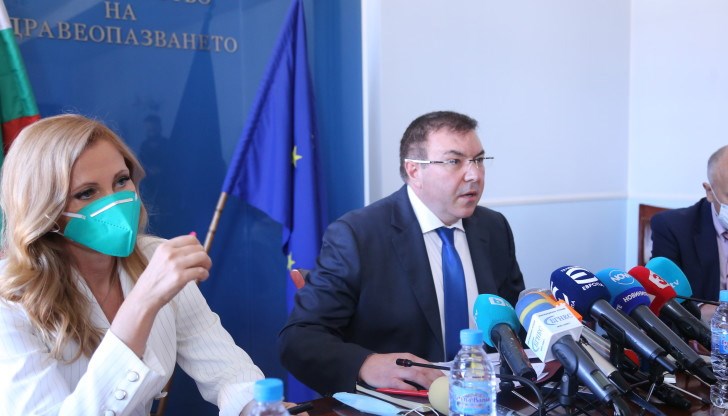 Здравният министър се зарече, че всички хора, които са на първа линия и имат контакт със заразени от коронавирус пациенти, ще получат допълнителни средства, а клиничните пътеки и лимитите на болниците ще бъдат увеличени с 10% Здравният министър се зарече, че всички хора, които са на първа линия и имат контакт със заразени от коронавирус пациенти, ще получат допълнителни средства, а клиничните пътеки и лимитите на болниците ще бъдат увеличени с 10%