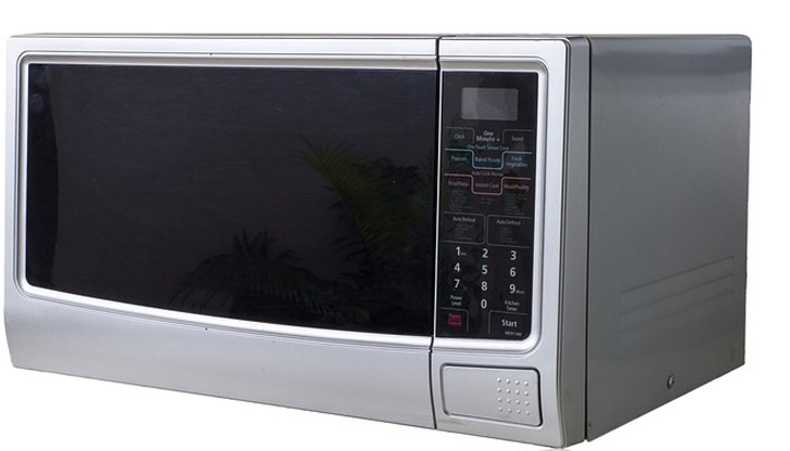 Дори ако вашата микровълнова фурна е напълно херметична, все пак сте изложени на вредното въздействие на електромагнитните полета