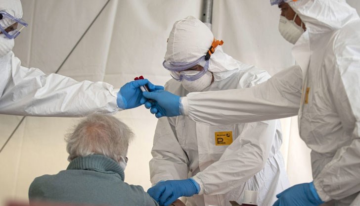 Вероятна причина за ограничаване на услугите на лабораторията са ежедневните огромни опашки за изследване и твърде многото желаещи да се направят тест Вероятна причина за ограничаване на услугите на лабораторията са ежедневните огромни опашки за изследване и твърде многото желаещи да се направят тест