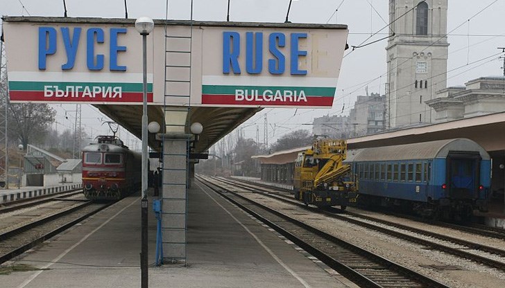 Пътниците от отменените влакове между гарите Русе и Сеново ще се извозват с автобуси