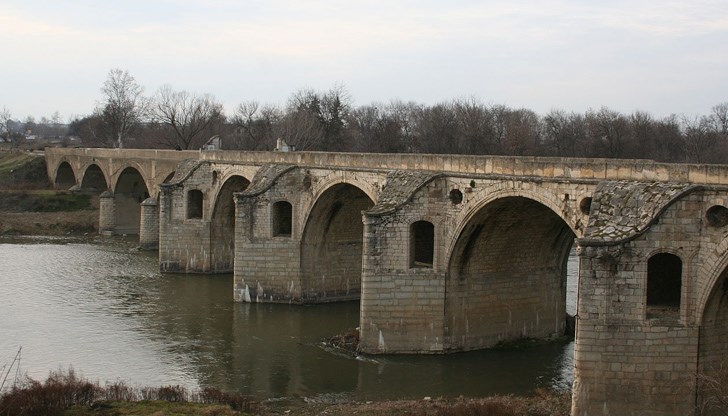 Мидхат паша решил, че над река Янтра трябва да се построи мост, който да свързва Русчук (Русе), Търново, Плевен и София