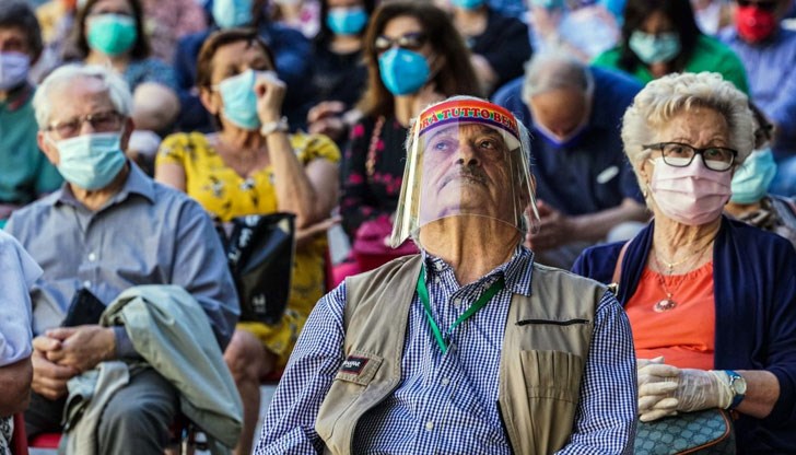 За последните 24 часа там са починали още 20 болни, като с това общият брой на починалите възлиза на 35 017, от които 16 755 са в северната област Ломбардия За последните 24 часа там са починали още 20 болни, като с това общият брой на починалите възлиза на 35 017, от които 16 755 са в северната област Ломбардия