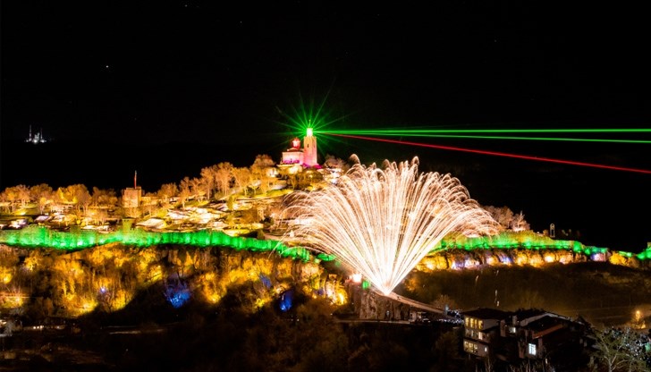 Спектакълът ще се излъчва в съботните вечери до края на лятото Спектакълът ще се излъчва в съботните вечери до края на лятото