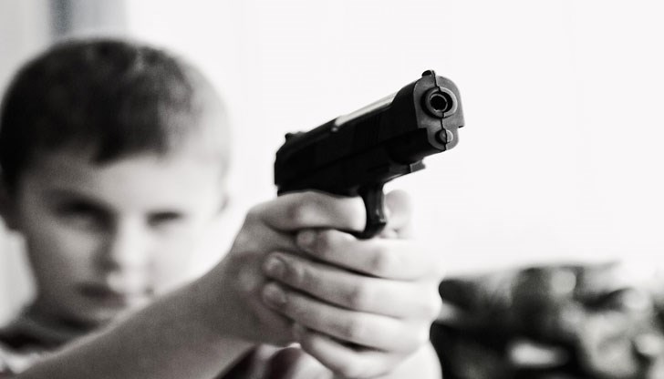 Образувано е досъдебно производство за нанасяне на средна телесна повреда, към момента обаче без обвинения и задържани