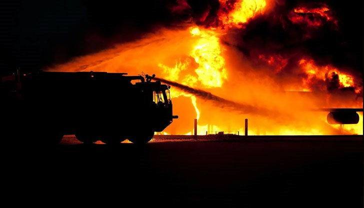 Момчето е с много тежки изгаряния и е откаран в Клиниката по изгаряния към ВМА във Варна Момчето е с много тежки изгаряния и е откаран в Клиниката по изгаряния към ВМА във Варна