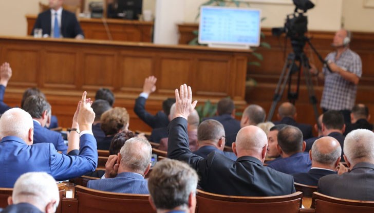 Проданов поиска председателят на Народното събрание Цвета Караянчева да се обади на Бойко Борисов да се яви и да мотивира предложенията си за министерски оставки, както и да каже кога ще подаде своята Проданов поиска председателят на Народното събрание Цвета Караянчева да се обади на Бойко Борисов да се яви и да мотивира предложенията си за министерски оставки, както и да каже кога ще подаде своята