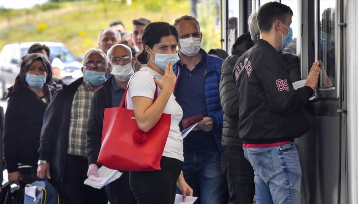 Туристи от Молдова, Израел, Сърбия, Северна Македония и Кувейт ще могат да влизат с отрицателен PCR тест, направен до 72 часа преди влизане у нас