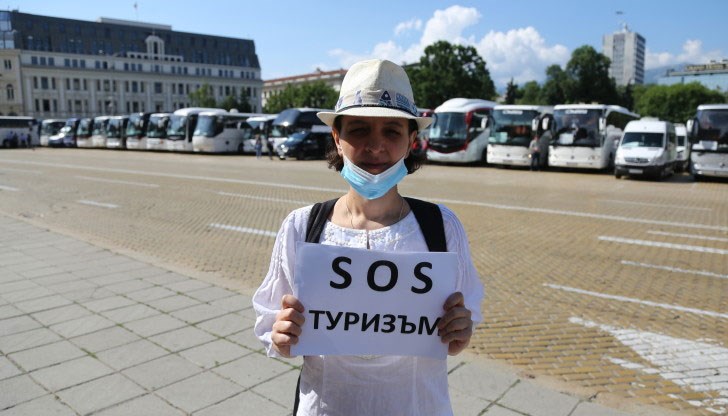 Вземането на политически решения налага и поемането на икономическа отговорност, която очакваме от премиера за предотвратяване на масовите фалити на туроператори, заявиха от бранша Вземането на политически решения налага и поемането на икономическа отговорност, която очакваме от премиера за предотвратяване на масовите фалити на туроператори, заявиха от бранша