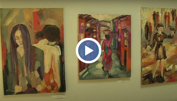 Част от творбите са подредени и на деветия етаж в Хирургическия блок, а идеята е да създават позитивно настроение у пациентите и да им помагат в битката с болестта