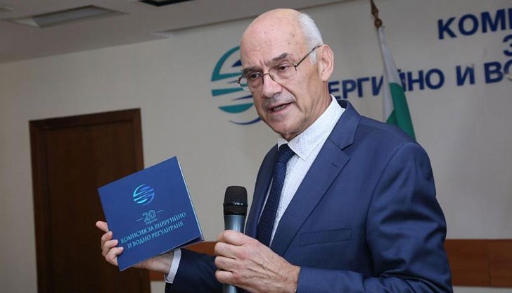 Досегашният ръководител на енергийния регулатор Иван Иванов ще остане на поста, въпреки че е с изтекъл мандат от началото на април тази година, докато бъде избран негов заместник Досегашният ръководител на енергийния регулатор Иван Иванов ще остане на поста, въпреки че е с изтекъл мандат от началото на април тази година, докато бъде избран негов заместник