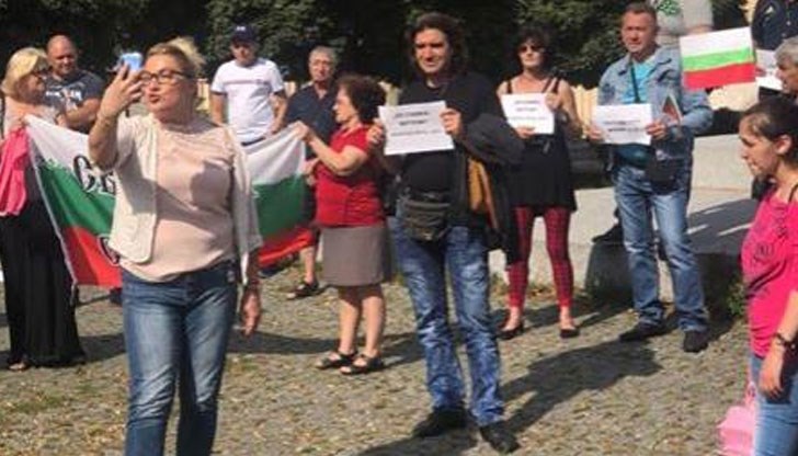 Българите протестират в Лондон, Бирмингам, Манчестър, Екситър, Оксфорд, Берлин, Мюнхен, Брюксел и Барселона, Копенхаген, Кьолн, Франкфурт, Виена, Хага, Париж