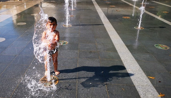 Днес времето ще е слънчево и горещо