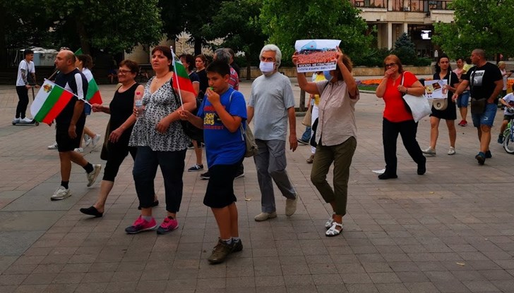 Русенци излязоха за поредна вечер на протест срещу управлението на България