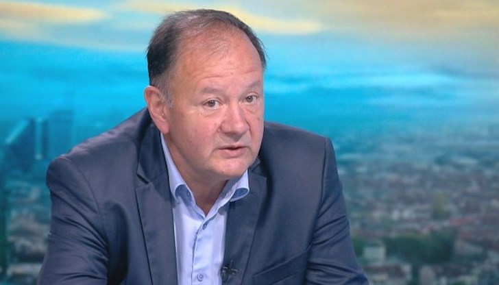 Големият въпрос е как функционира въобще партията и как е финансово осигурена Големият въпрос е как функционира въобще партията и как е финансово осигурена