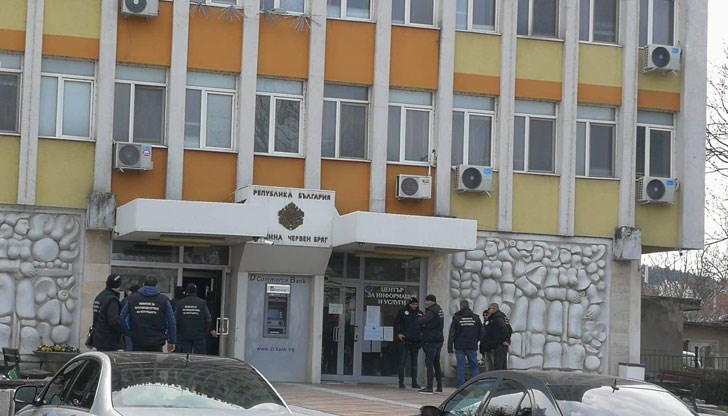 Автомобилът е конфискуван и е предаден за съхранение в Районното полицейско управление в Червен бряг