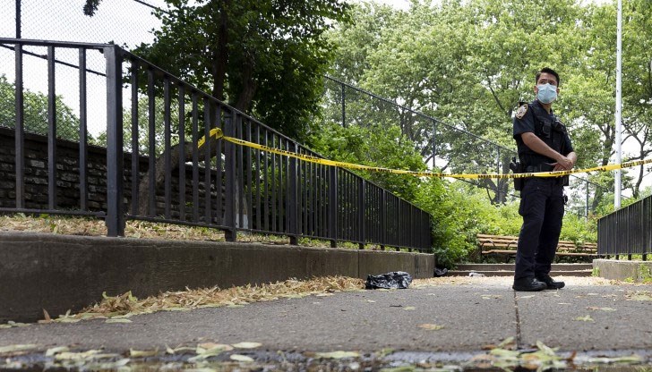 Всички пострадали са хоспитализирани, но стрелецът още е на свобода Всички пострадали са хоспитализирани, но стрелецът още е на свобода