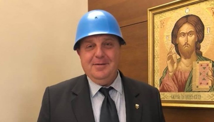 Каракачанов готов да е посредник между премиера и президента