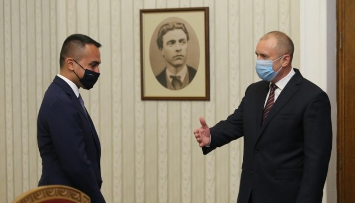 За нас Италия е приятелска страна, с която ни свързват исторически, културни и икономически връзки, отлични двустранни отношения и конструктивно партньорство За нас Италия е приятелска страна, с която ни свързват исторически, културни и икономически връзки, отлични двустранни отношения и конструктивно партньорство