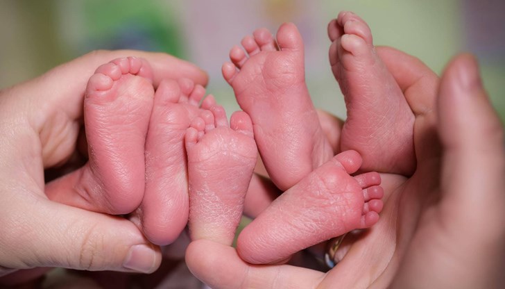 Момиченцата имат 10-годишен батко Момиченцата имат 10-годишен батко