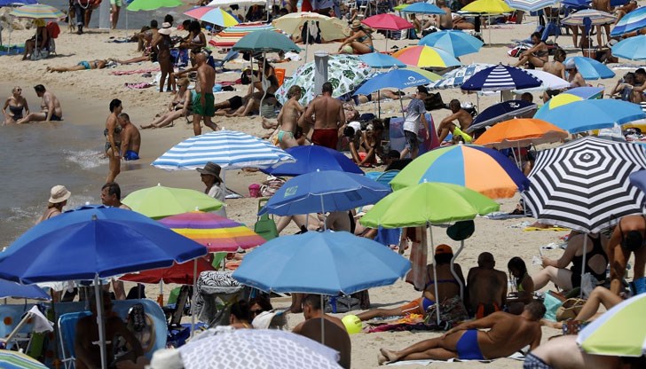 Около 20 са плажовете, които са с напълно безплатни чадъри и шезлонги