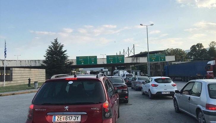 Южната ни съседка ще изисква отрицателен PCR от сряда, не от вторник Южната ни съседка ще изисква отрицателен PCR от сряда, не от вторник