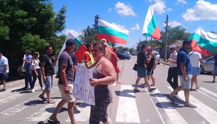 Рибари от Каварна, Балчик и Шабла затвориха за кратко международния път за Румъния Рибари от Каварна, Балчик и Шабла затвориха за кратко международния път за Румъния