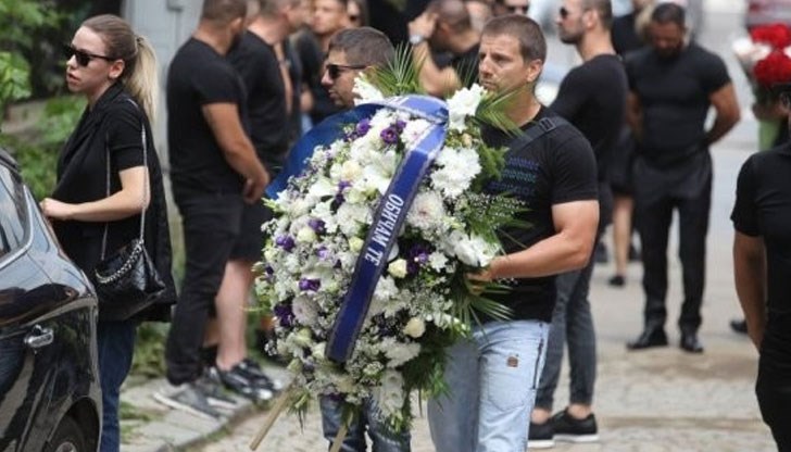 Стотици близки и приятели изпратиха момчето в неговия последен път