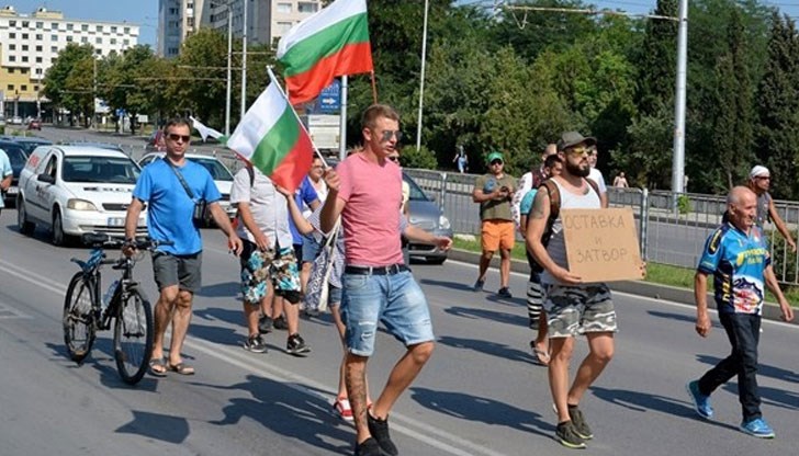 Протестът във Варна блокира възлови места от инфраструктурата на града