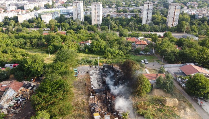 Предполага се, че причината за пожара е човешка небрежност