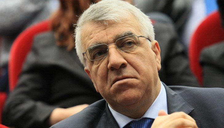 Проф. Гечев заяви, че е унизително премиерът да козирува на европейските лидери Проф. Гечев заяви, че е унизително премиерът да козирува на европейските лидери