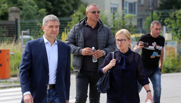 Според адвоката му задържането не е законно Според адвоката му задържането не е законно