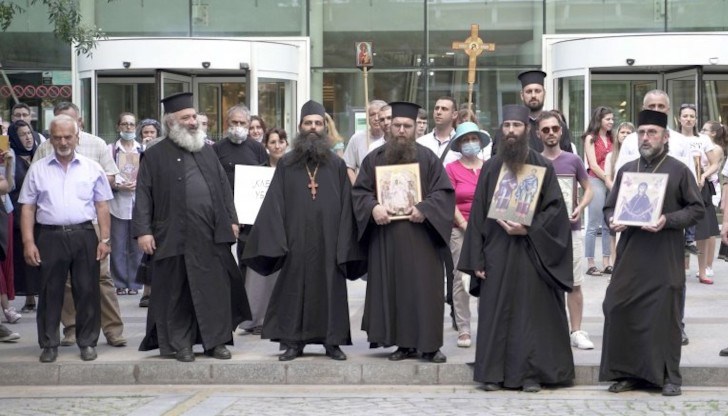 С молитвеното бдение вярващите изразиха твърдото си намерение да отстояват своите религиозни права С молитвеното бдение вярващите изразиха твърдото си намерение да отстояват своите религиозни права