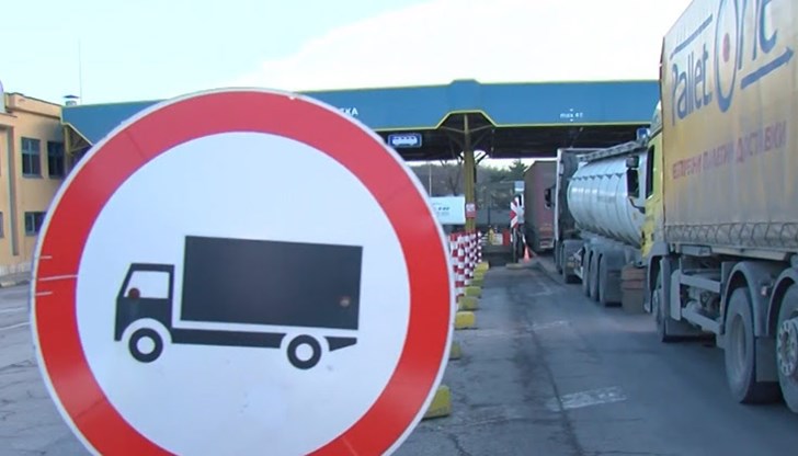 През последните 24 часа на граничния пункт са се представили 1189 камиона в посока излизане от страната и 938 камиона в посока влизане в Гюргево