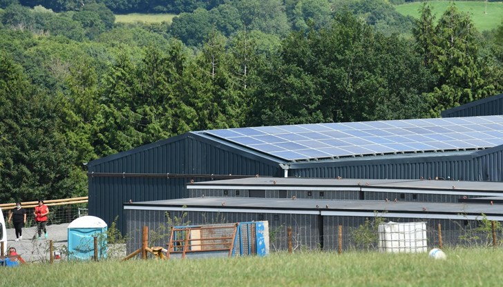 Работниците са изолирани в мобилни домове на полето Работниците са изолирани в мобилни домове на полето