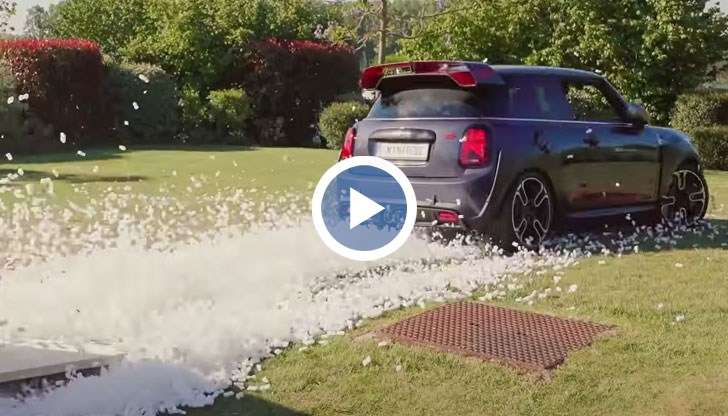 Около 15-тина минути са нужни на блогъра, за да преобърне чисто новия автомобил в треватаю