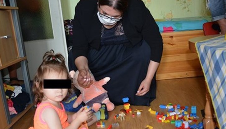 Детето се чувства добре в приемното семейство, за него се полагат ежедневни грижи