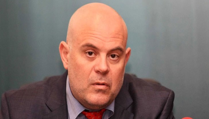 Гешев иронизира действията на Христо Иванов на плажа в база "Росенец"