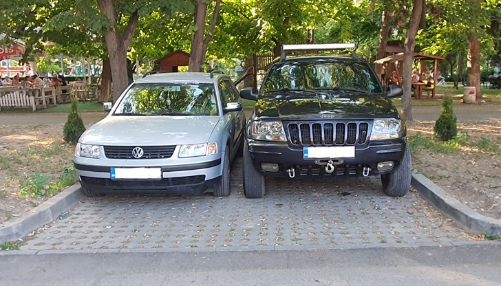 Паркоместата по Алеи Възраждане в Русе