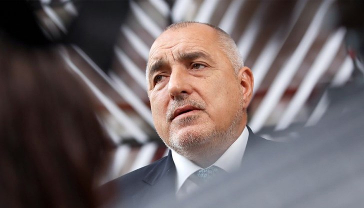 Bruder Bojko (Бате Бойко) се държи фамилиарно и авторитарно Bruder Bojko (Бате Бойко) се държи фамилиарно и авторитарно