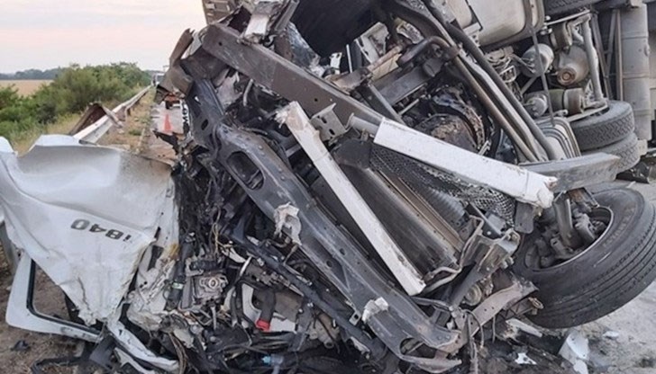Очевидец от катастрофата на АМ „Тракия“: Страшна гледка, 3 смачкани коли, гъст пушек