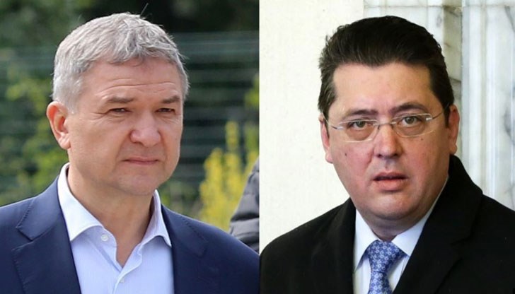 Специализираната прокуратура твърди, че двамата са участвали в престъпен сговор, чрез който Узунов предавал информация на Бобоков за политическата ситуация в Либия и Украйна, с която бизнесменът не можел да се сдобие правомерно